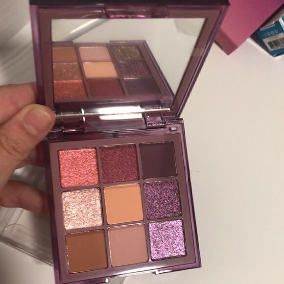 HUDA beauty purple haze eyeshadow palette NEW - Picture 2 of 3